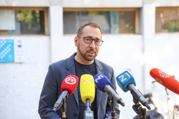 Zagreb: Kandidat za gradonačelnika Tomislav Tomašević glasovao u drugom krugu lokalnih izbora