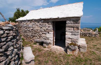 Zbog brojnih makadama Lacko i ekipa su se izgubili na Braču