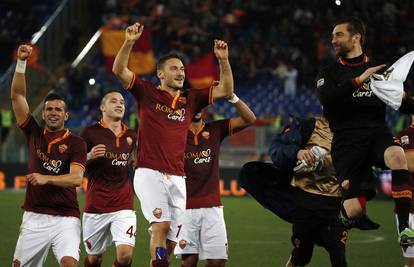 Destro zabio hat-trick za slavlje Rome protiv Cagliarija