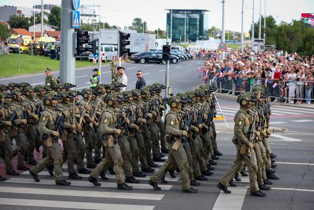 Zagreb: Svečani vojni mimohod u povodu 30 godina VRO Oluja