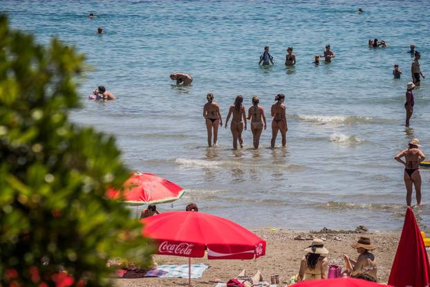 Gužva na splitskim Bačvicama