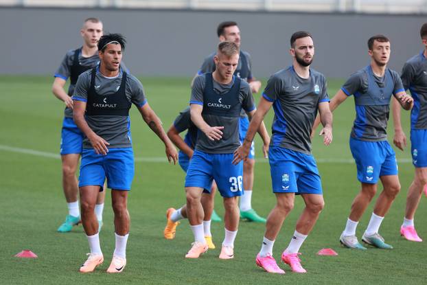Trening nogometaša Osijeka uoči utakmice 2. pretkola Konferencijske lige protiv ZTE-a
