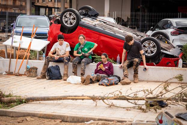 Spain Flooding Death Toll Climbs To 217 - Valencia