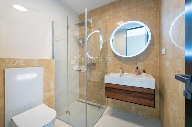 FOTO Pogledajte James Bond vilu u Ražancu! Prodaje se, a oglas je teško prepričati...