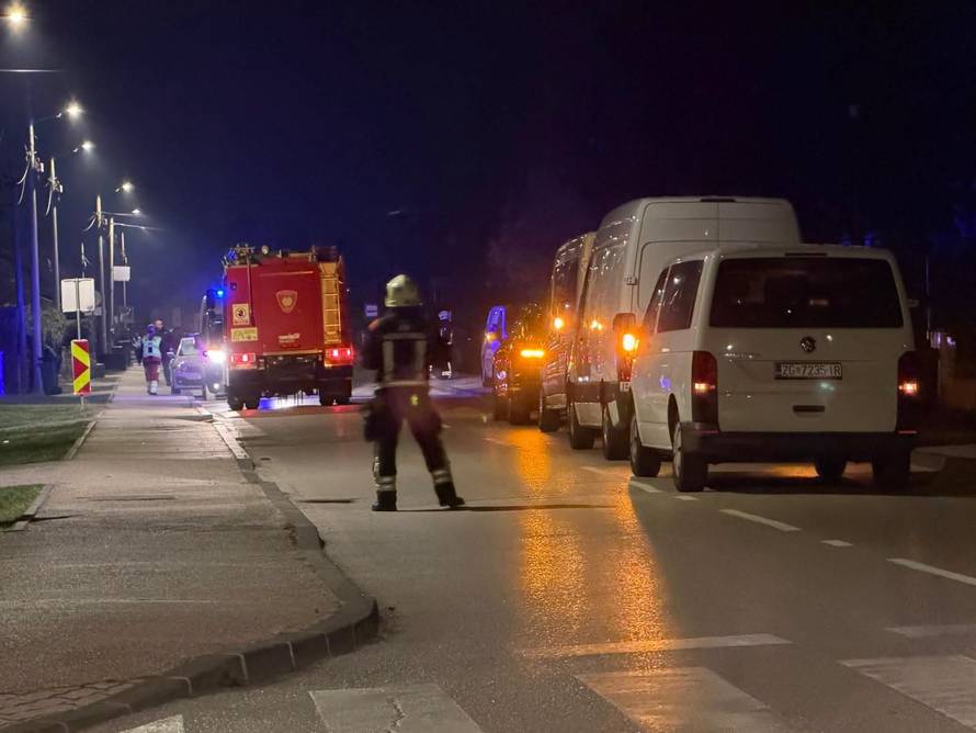 FOTO Policija blokirala ulicu u Velikoj Gorici: 'Specijalci stoje ispred kuće, tu je i Hitna pomoć'