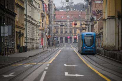 FOTO  Zagrebačke ulice bile su potpuno prazne na božićno jutro