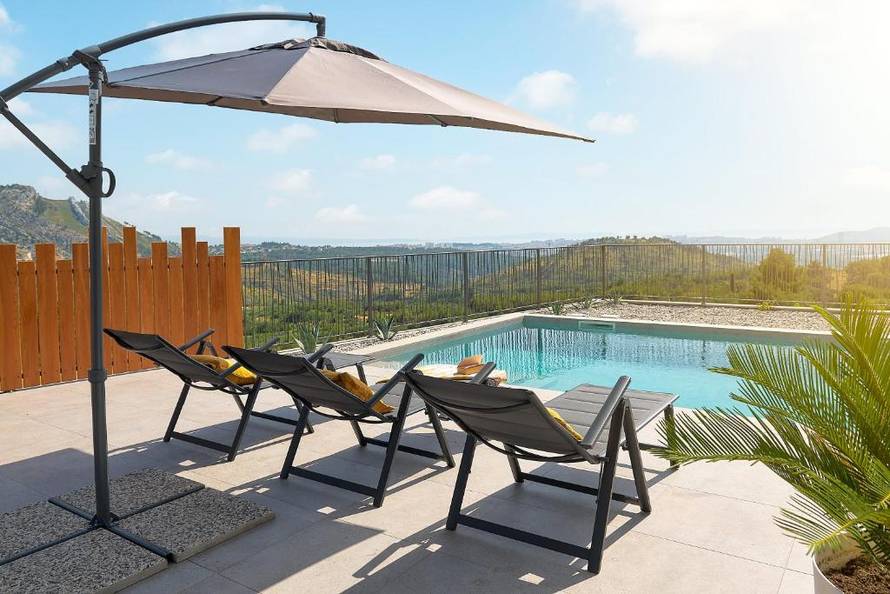 FOTO HDZ-ov ministar turizma iznajmljuje lukuznu vilu u Klisu, evo za koliko je spustio cijene!