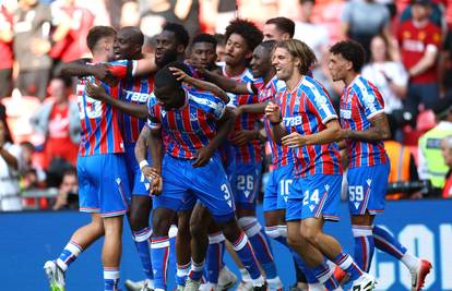 Borna Sosa promašio penal za pobjedu, ali slavi prvi trofej na Otoku! Palace srušio Liverpool