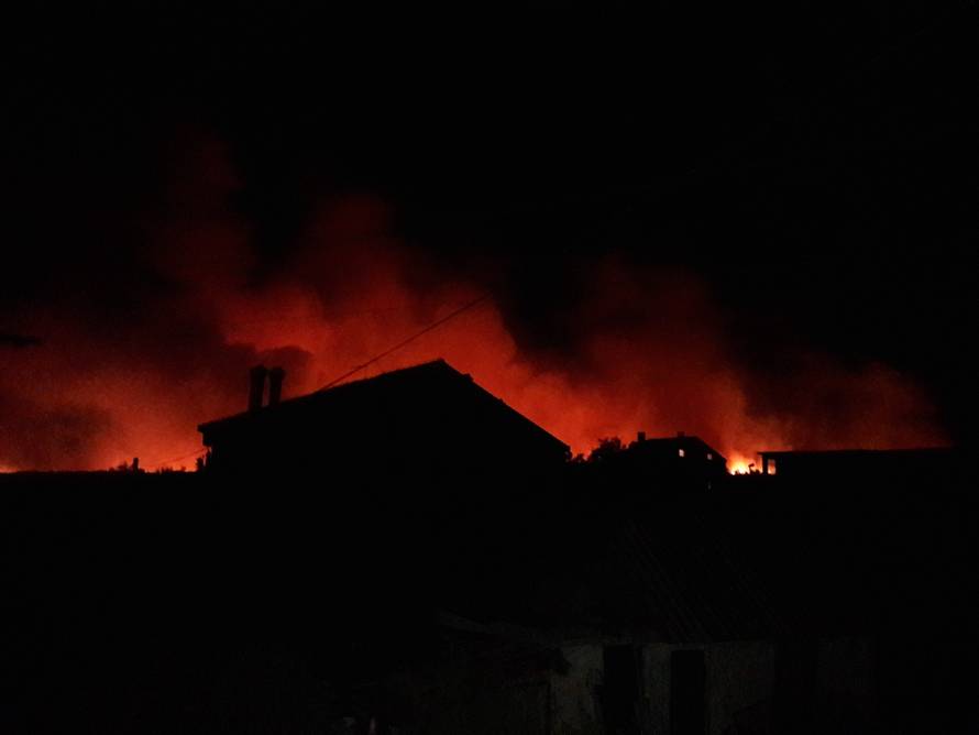 Evakuirali stanovnike sela kod Drniša: 'Ovo je velika nesreća'