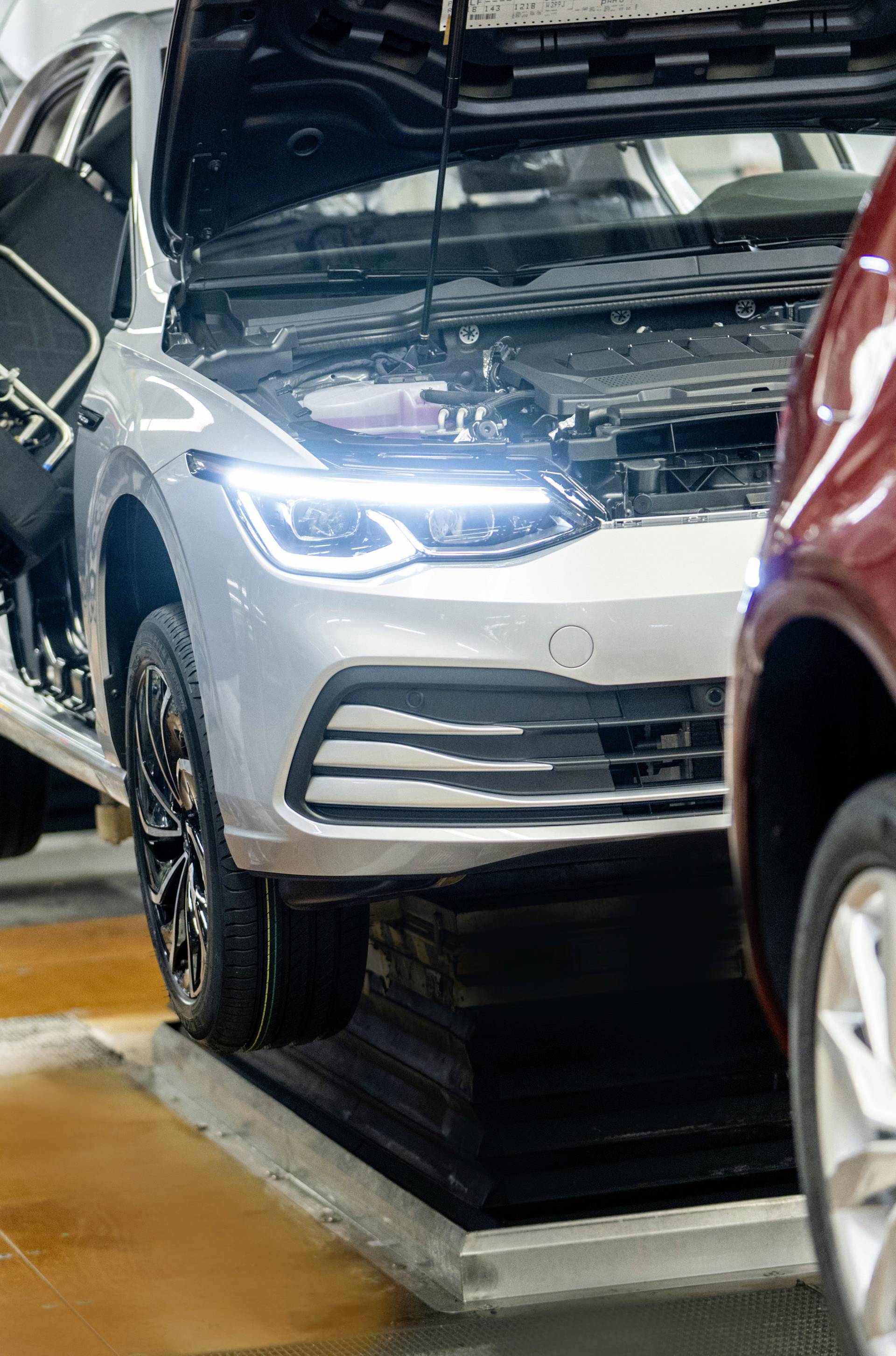 Korona gasi autoindustriju, tvornice zatvara i Volkswagen
