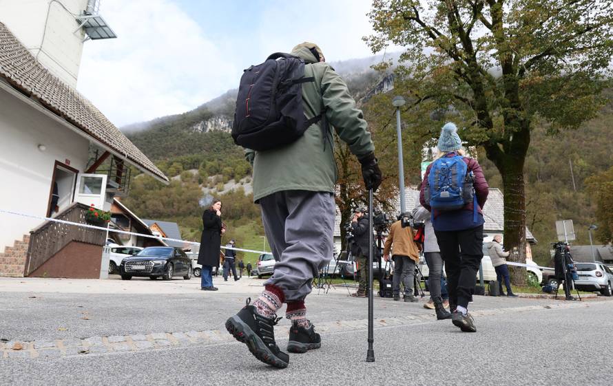 Traje potraga za hrvatskim planinarima u Sloveniji 