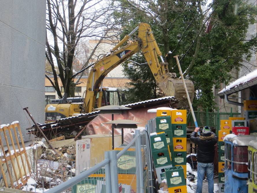 Miki ruši Jabuku: Sramotna čestitka za 50. rođendan kluba