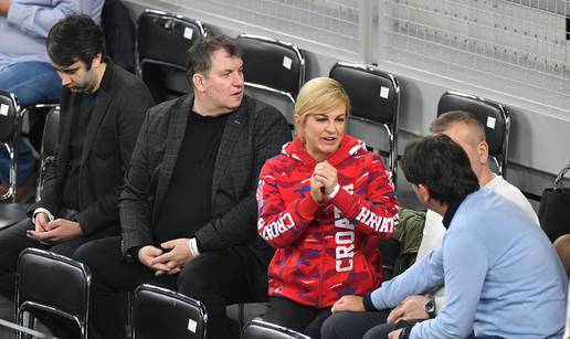 Kolinda sa suprugom Jakovom bodri hrvatske tenisače. S njima je u društvu i Zlatko Dalić...