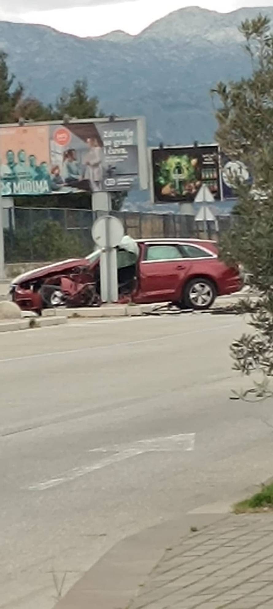 U Splitu sudar policijskog i osobnog auta, nastale su gužve