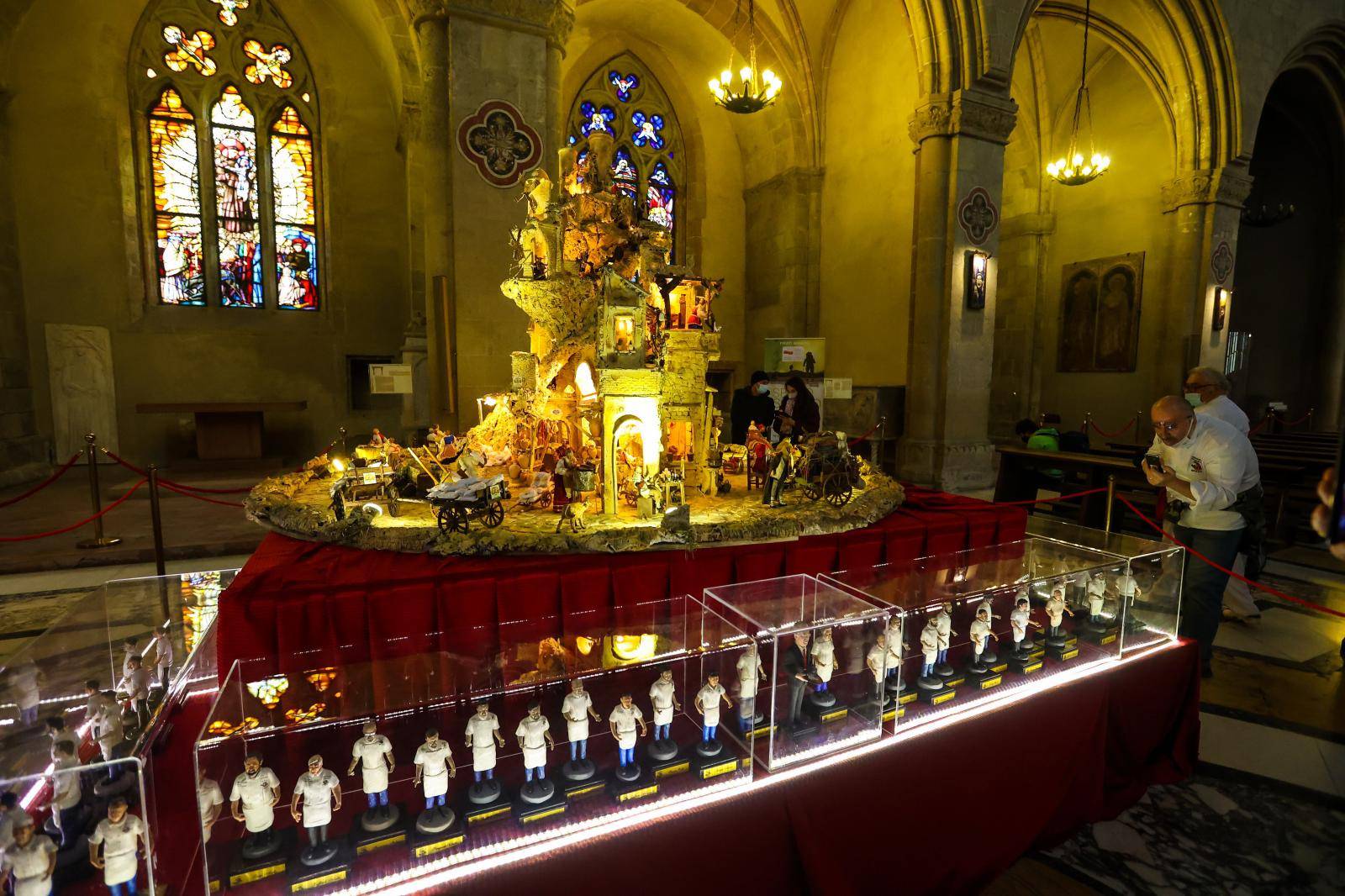 A large nativity scene whose base is also made of pizza to celebrate Christmas in the Basilica of Santa Chiara