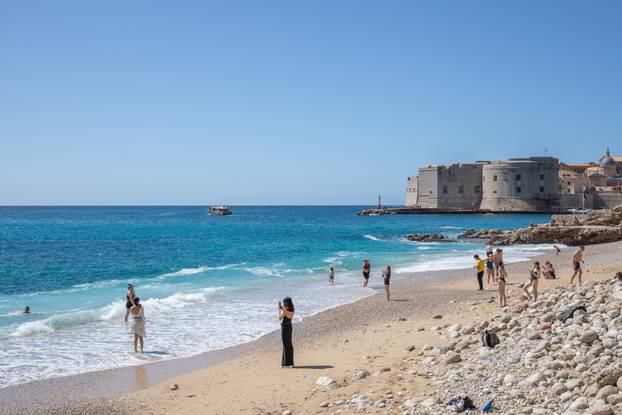 Turisti u Dubrovniku uživali u plaži, moru, ali i gradskim znamenitostima