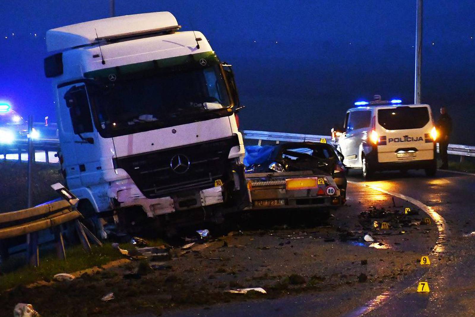 U prometnoj nesreći na autocesti A3 kod Okučana smrtno stradale tri osobe