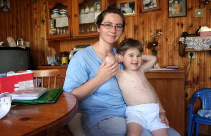 Ona je majka hrabrost: Gladuje kako bi mogla biti uz svog sina