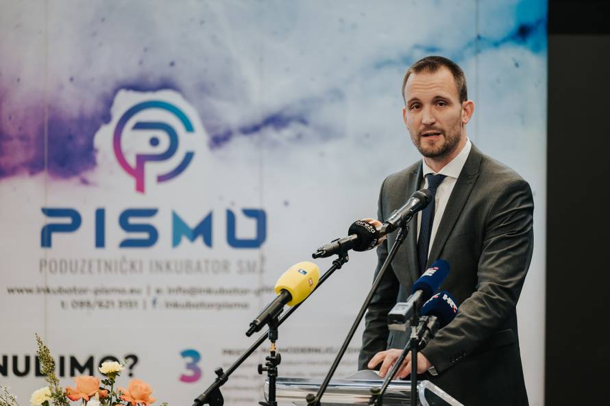 FOTO Potpisan ugovor o gradnji Centra gaming industrije u Novskoj, ovako će izgledati