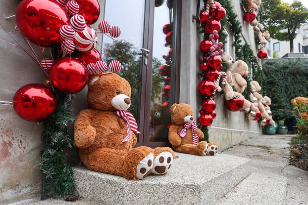 Zagreb: Kuća u Maloj ulici ukrašena za advent