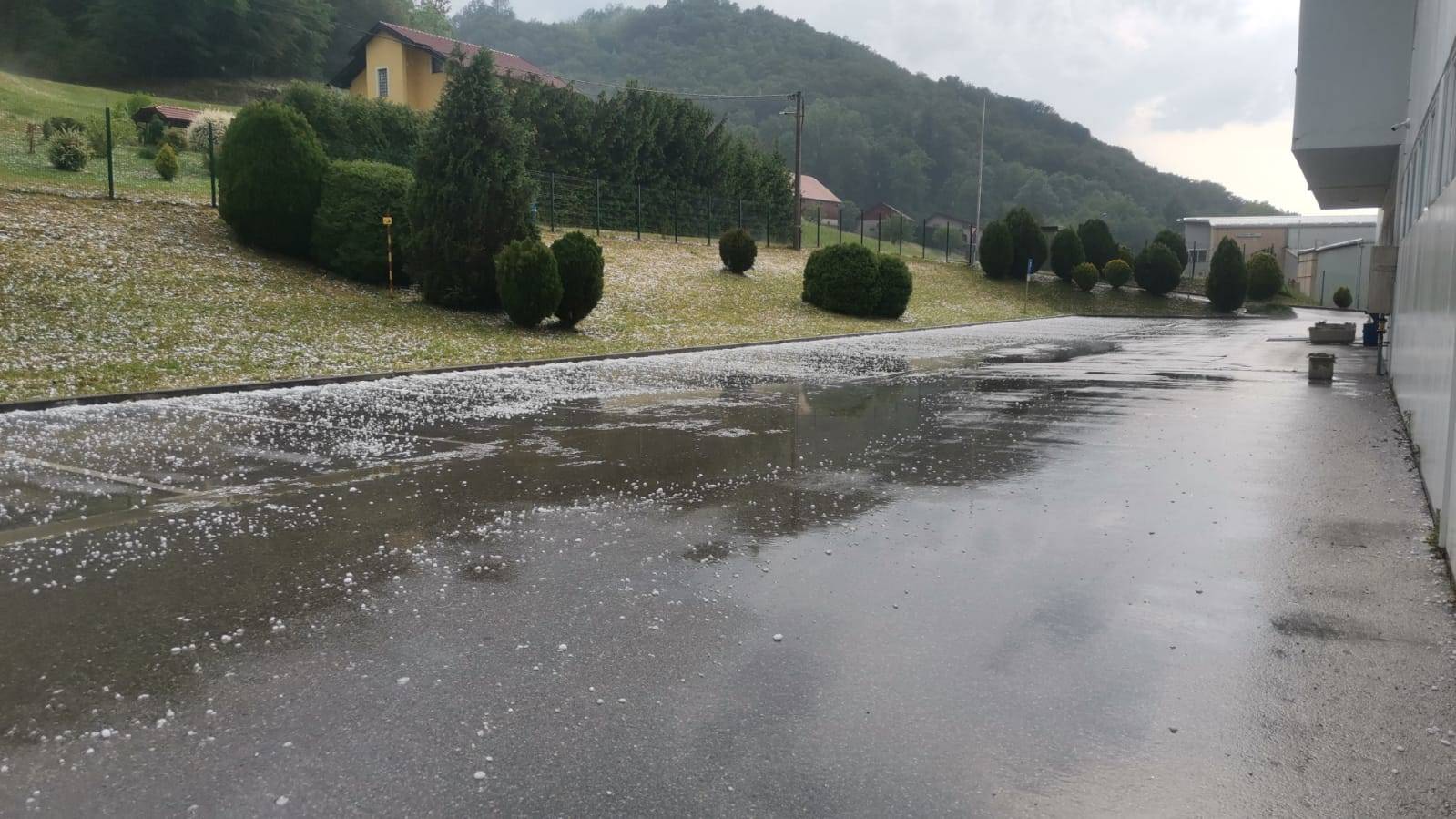 VIDEO Jaka tuča poharala sjever Hrvatske, upaljen meteoalarm: Navečer oluje prijete i Slavoniji