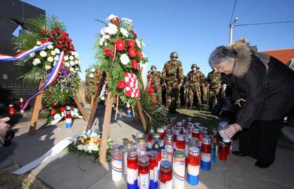 Molitva i svijeće: U Škabrnji 23. godišnjica velike tragedije