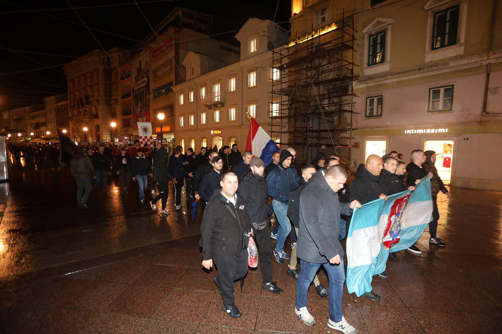 Rijeka: Mimohodom i bakljadom odana počast žrtvama Vukovara