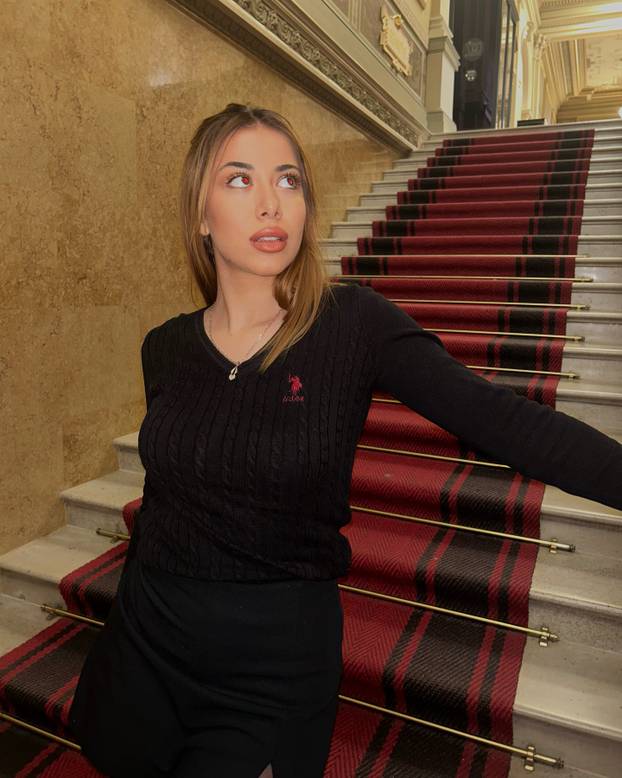 FOTO MMA voditeljica iz Srbije imponirala visinom u Zagrebu