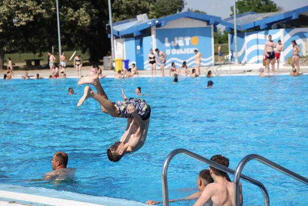 24 SATA: Kupaći uživaju na obnovljenim bazenima Copacabana