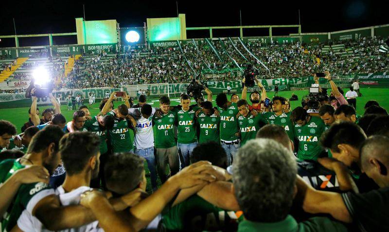 Players of Chapecoense soccer team that didn't travel to Colombia pay tribute to teammates with relatives at the Arena Conda stadium in Chapeco