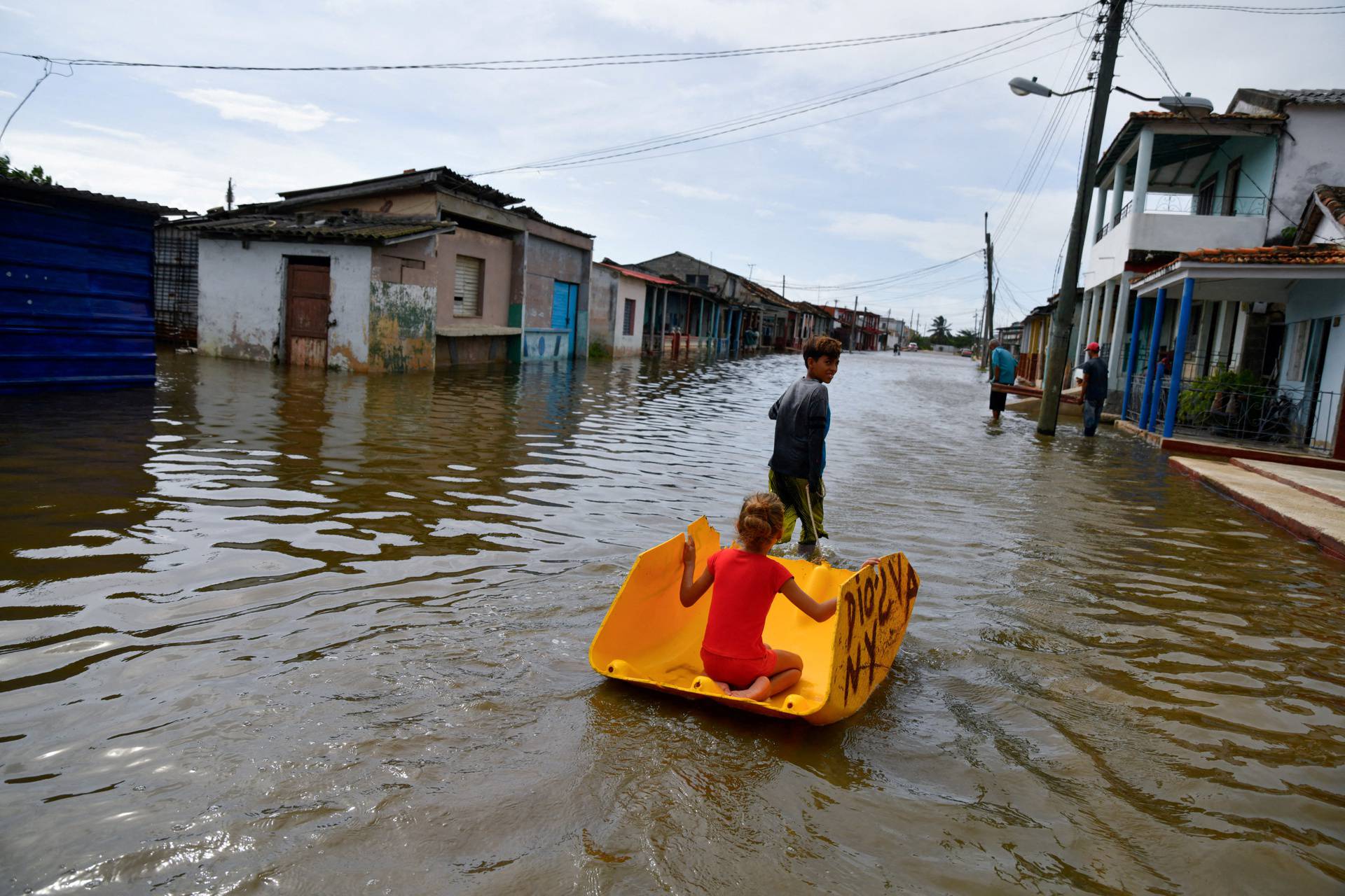 Cubans face flooding as Hurricane Milton barrels north