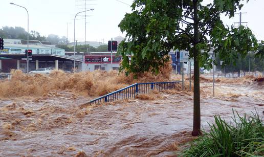 Poplave u Australiji odnijele su 12 života, oko 70 ljudi nestalo