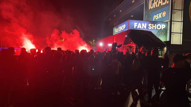 24sata na Dinamovom noćnom slavlju: Ristovski je vrijeđao Rijeku, stotine navijača feštalo