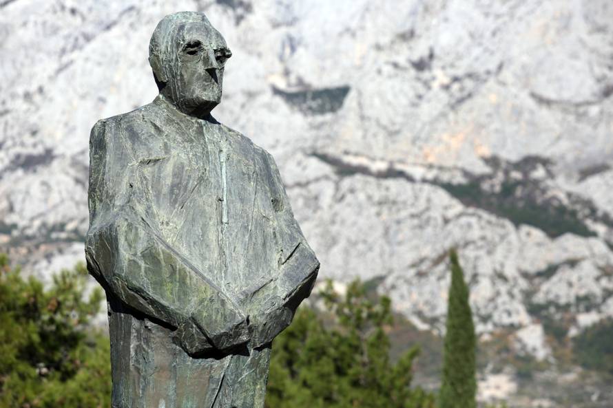 Makarska: Spomenik prvom hrvatskom predsjedniku Franji TuÄmanu
