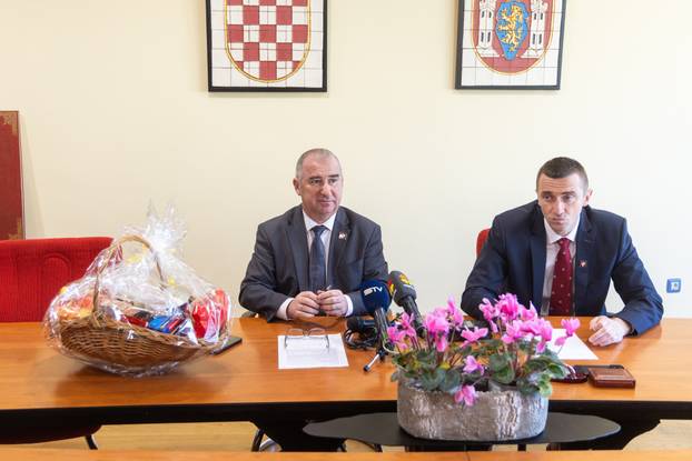 Vukovar: Gradonačelnik Ivan Penava o uskrsnicama i prehrambenim poklon paketima povodom Uskrsa