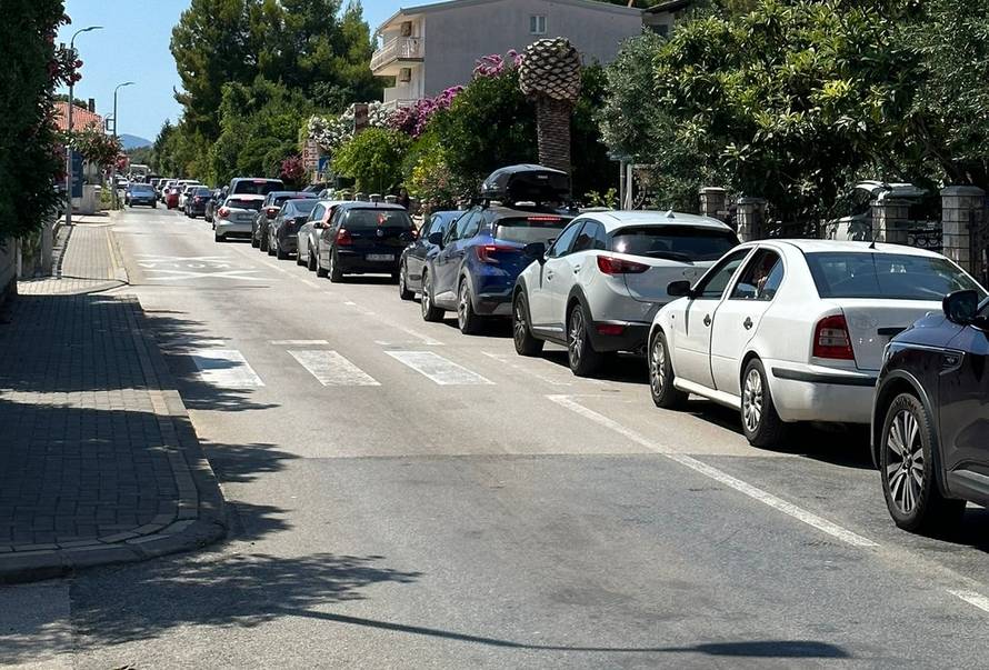 VIDEO Zapeli u luci: Masovno krenuli u Vela Luku na koncert za Olivera, pokvario se trajekt