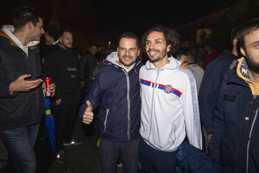 Navijači priredili doček igračima Hajduka koji su slavili u derbiju s Dinamom