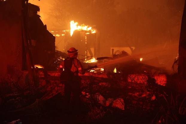 100 FOTOGRAFIJA UŽASA Ovo su vatrogasci snimili u paklu LA-a!