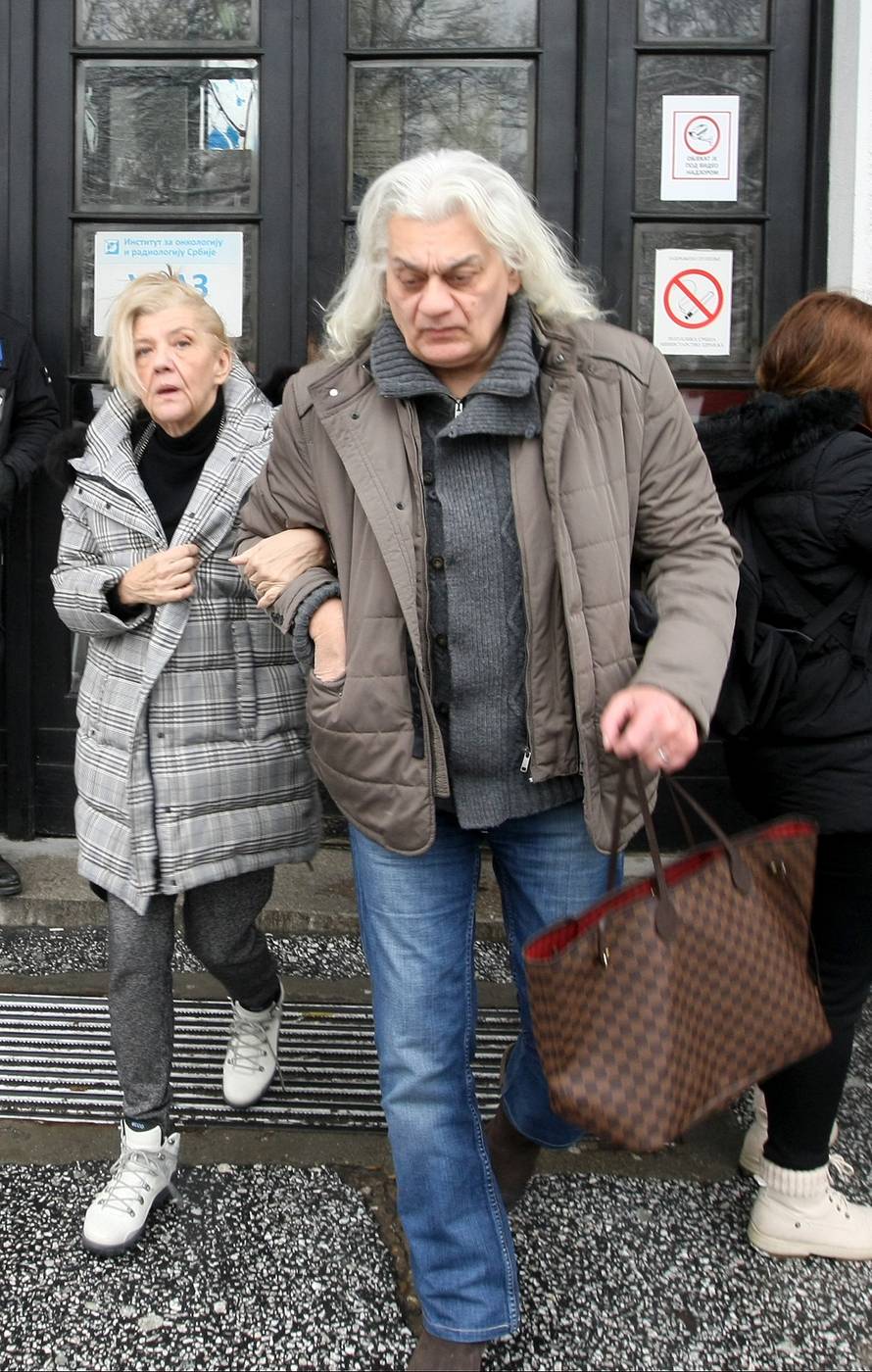 Marina Tucakovic in front of oncology.Marina Tucakovic ispred onkologije.