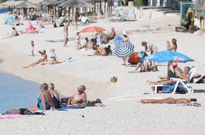 Primošten: Bablje ljeto na primoštenskim plažama