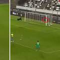 VIDEO Bivši igrač Kustošije i Barcelonin talent zabio golčinu s 35 metara u debiju za Senegal