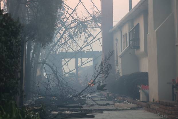 100 FOTOGRAFIJA UŽASA Ovo su vatrogasci snimili u paklu LA-a!