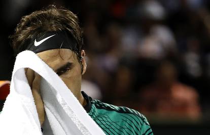 Federer povukao ručnu: Moram stati, nemam više 24 godine...