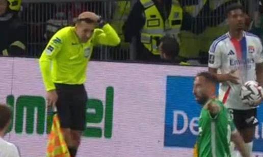 VIDEO Huligan je suca pogodio kovanicom u glavu. Uhitili su ga