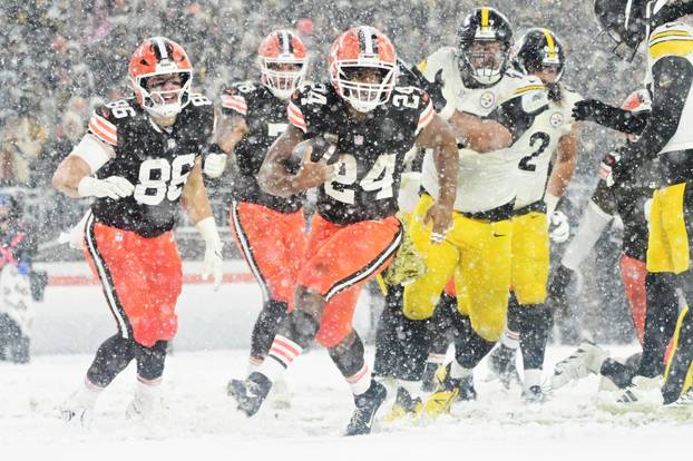NFL: Pittsburgh Steelers at Cleveland Browns