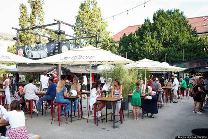 FOTO Ljetno fuliranje u Zagrebu: Kokteli i zabava kao na plaži