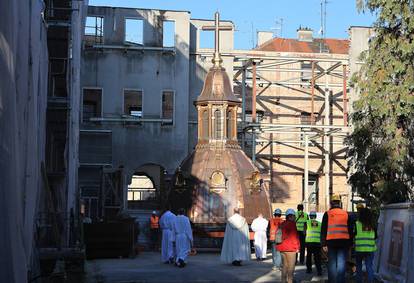 FOTO Pogledajte postavljanje obnovljene kupole tornja na baziliku u Palmotićevoj