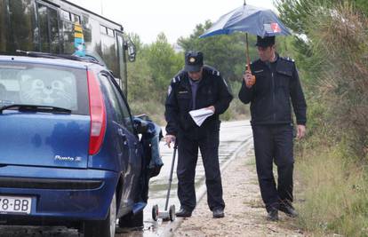 Sudarila su se dva auta kraj Šibenika, ozlijeđeno dvoje ljudi