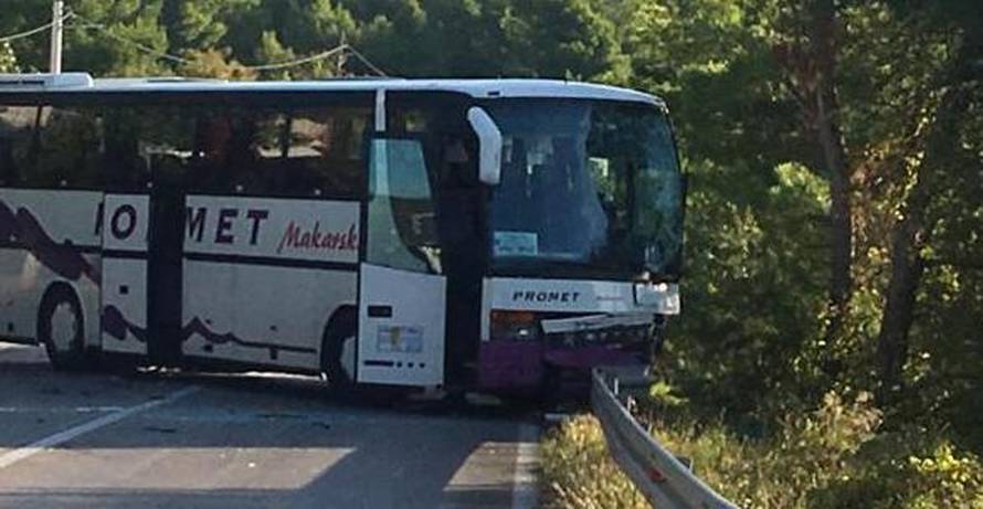Sudarila se dva busa i auto, 14 ozlijeđenih, žena je preminula...
