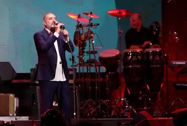 Koncert "Imotski ne zaboravi" na kojem nastupaju Bulić, Zečić i Thompson